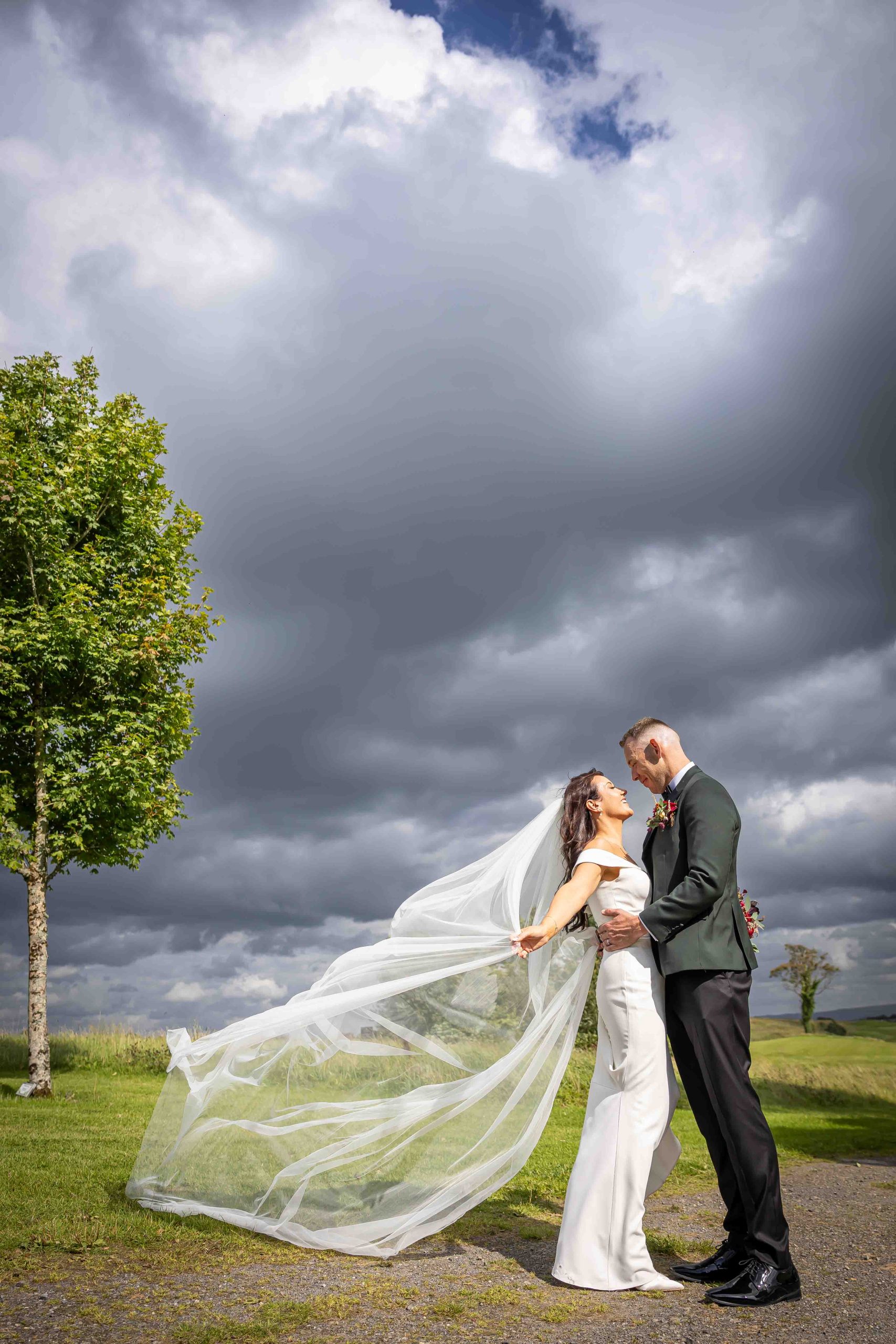 bride and groom wedding photography with stormy skies pink lime studios